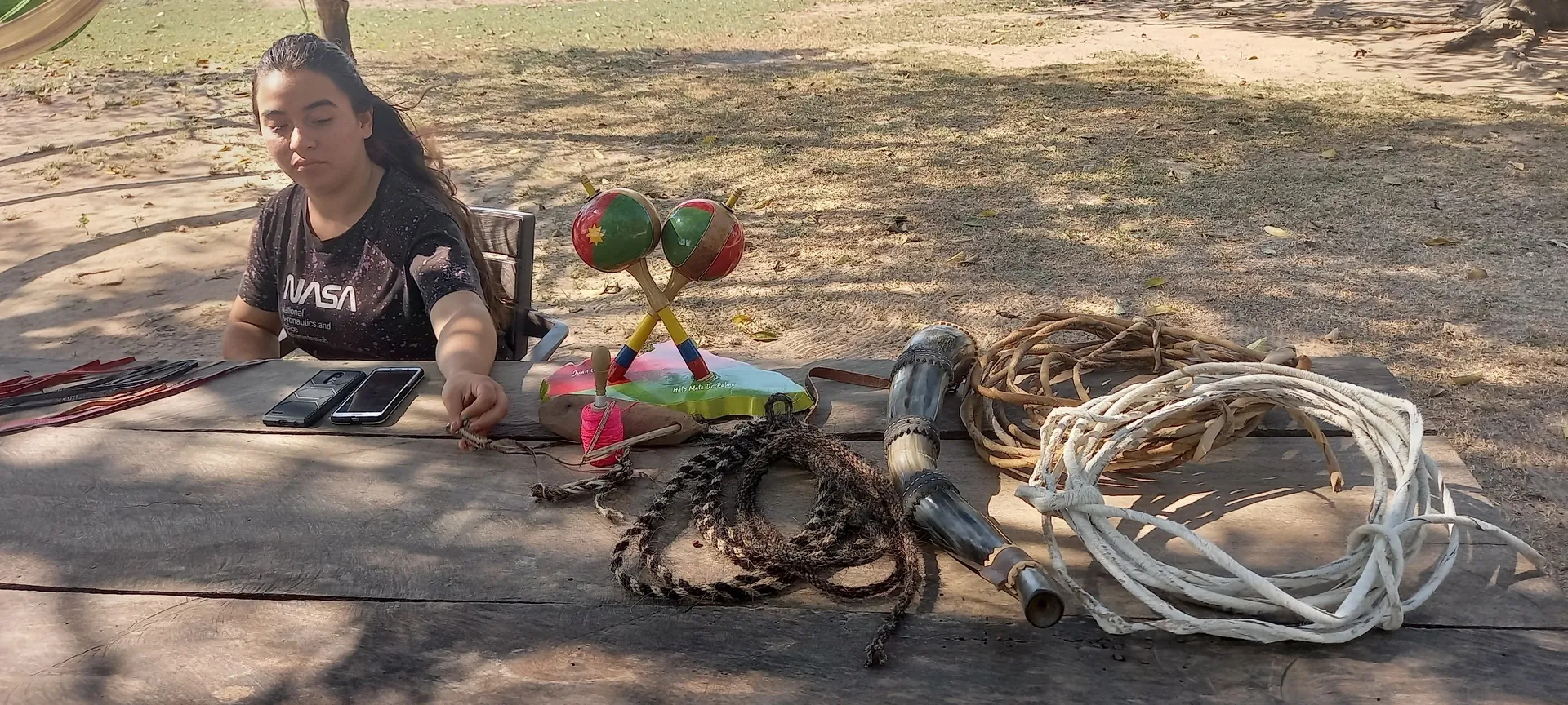 Artisane au travail dans les Llanos