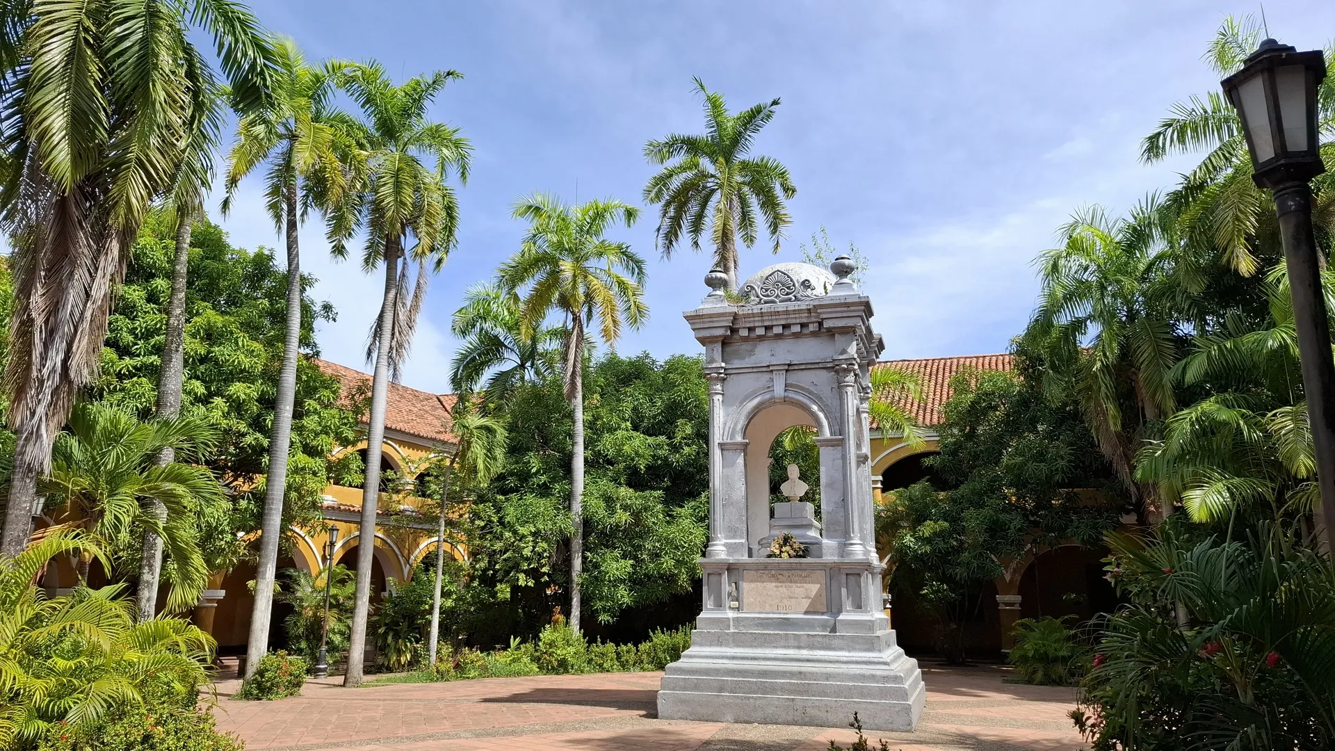 Place coloniale et monument à Mompox