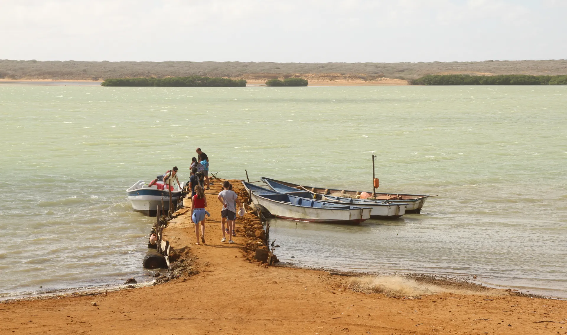 Barques de pêcheurs sur la côte de la Guajira